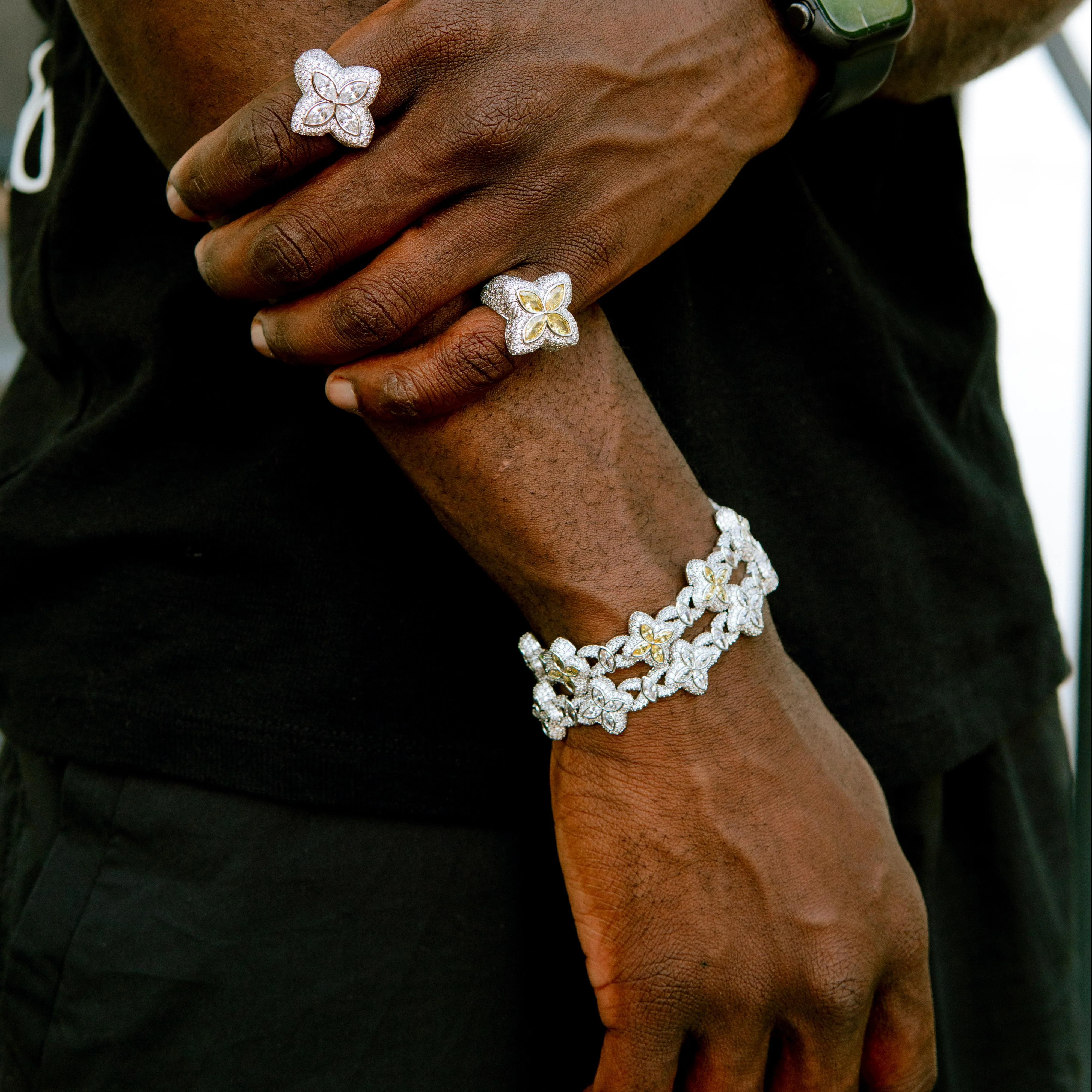 Iced Luminous Clover Bracelet - Yellow Diamond - Image 2